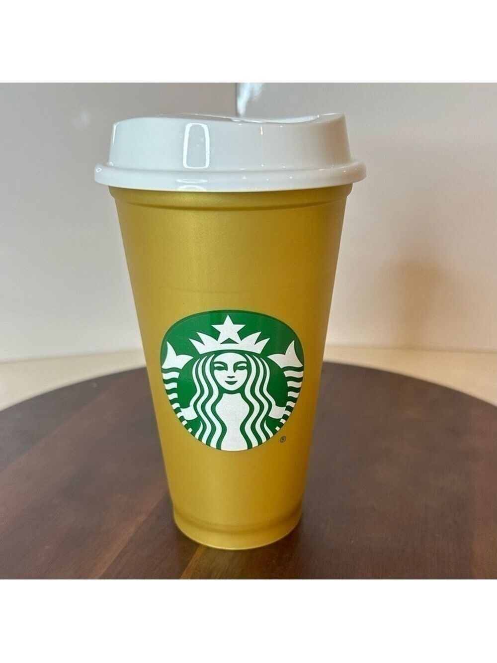 Starbucks Limited Edition Gold Reusable Grande Cup 16 oz 473 mL Like New